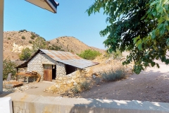 Bloom-Ranch-White-House-Rusted-Shacks-Image-_007