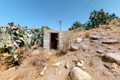 Bloom-Ranch-White-House-Rusted-Shacks-Image-_010