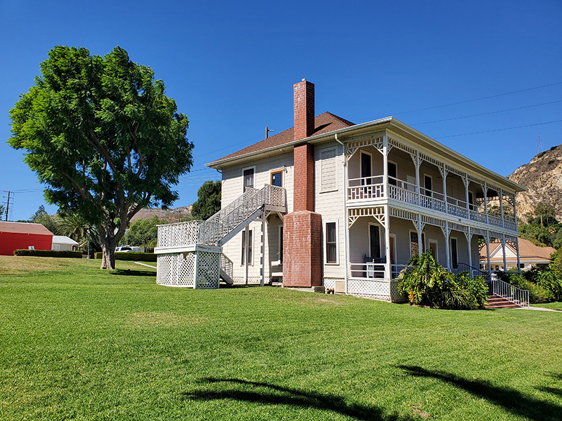 Piru Bed & Breakfast – Exterior