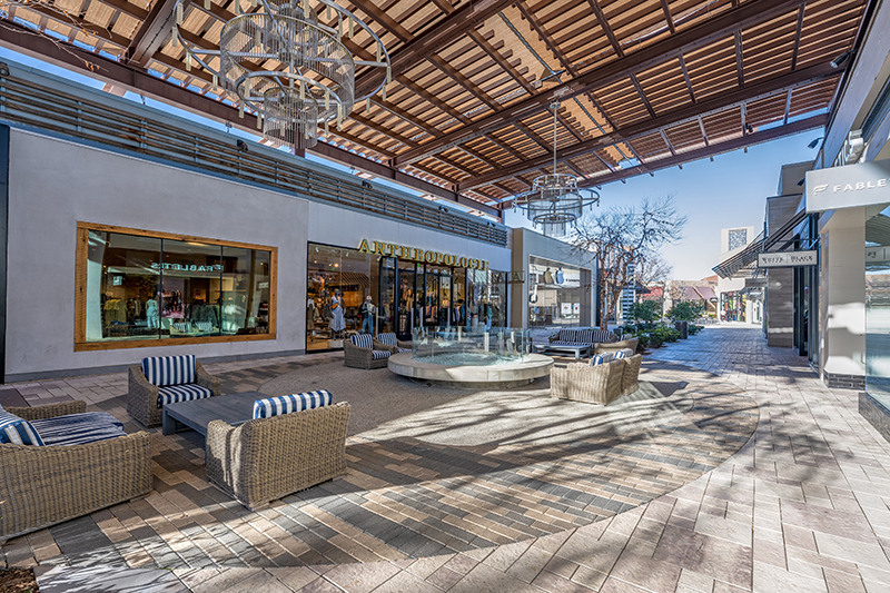 Valencia Town Center Mall – The Patios