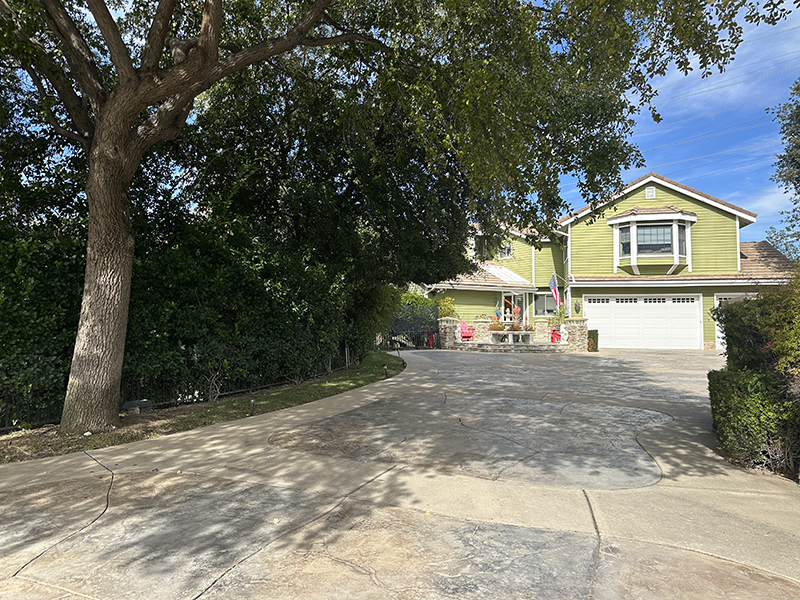 Statue House – Exterior